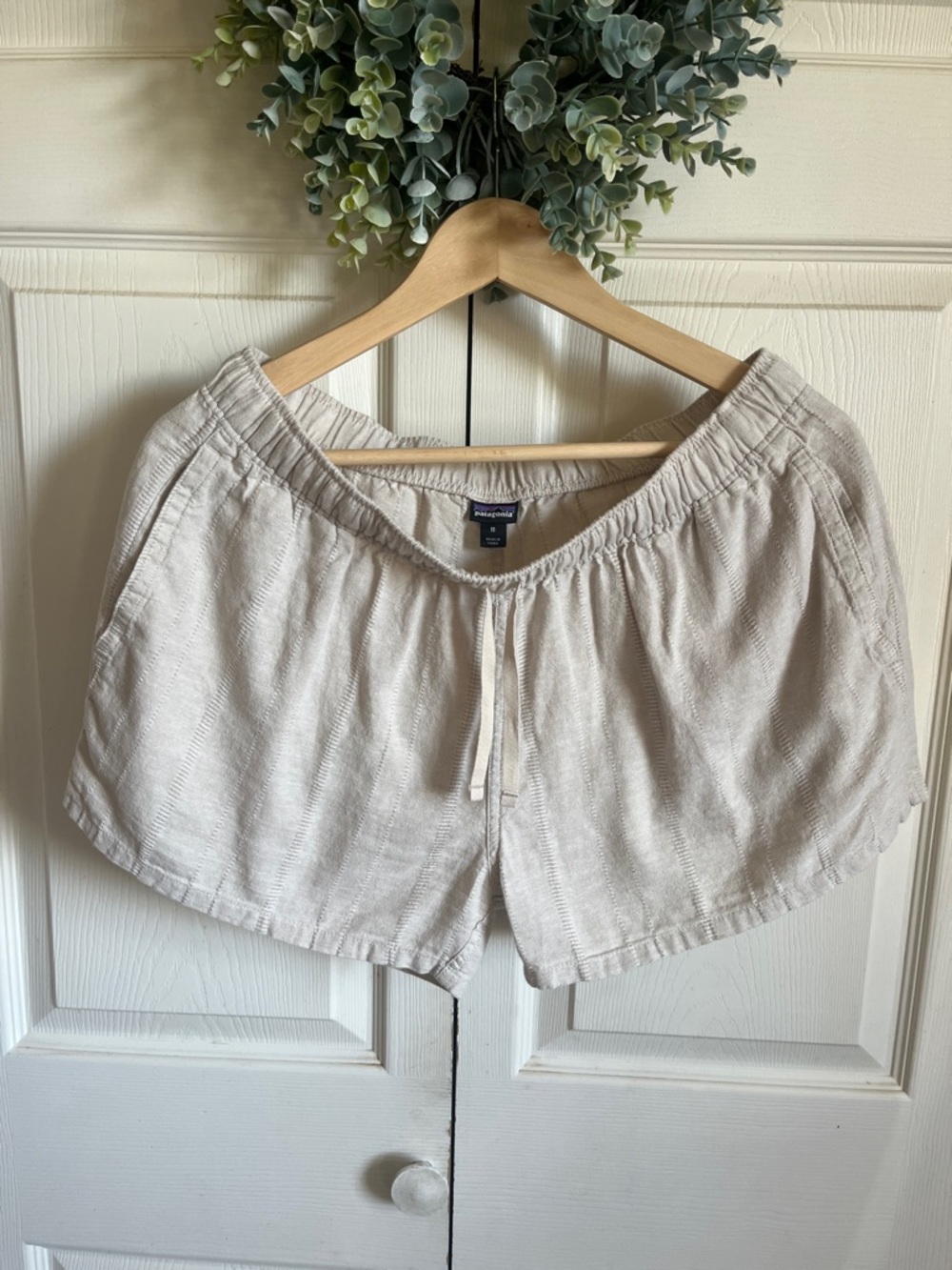 Patagonia Women's Light Beige Drawstring Linen/Hemp Blend Elastic Waist Shorts